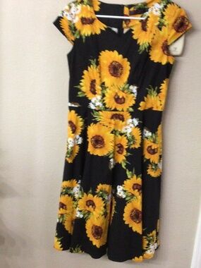 Dress Tells sunflower print dress. Very cute. Size M Great shape